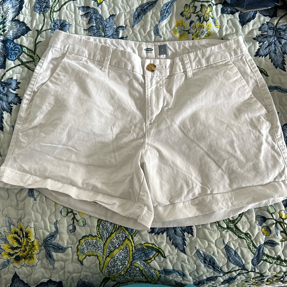 🤑Old Navy White Shorts